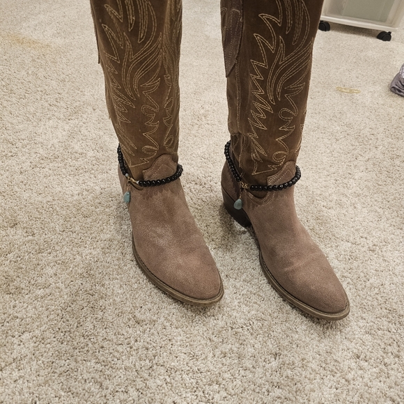 Boot JEWELRY Turquoise charm on beaded Boot Bracelet Ankle bracelet - Picture 3 of 6